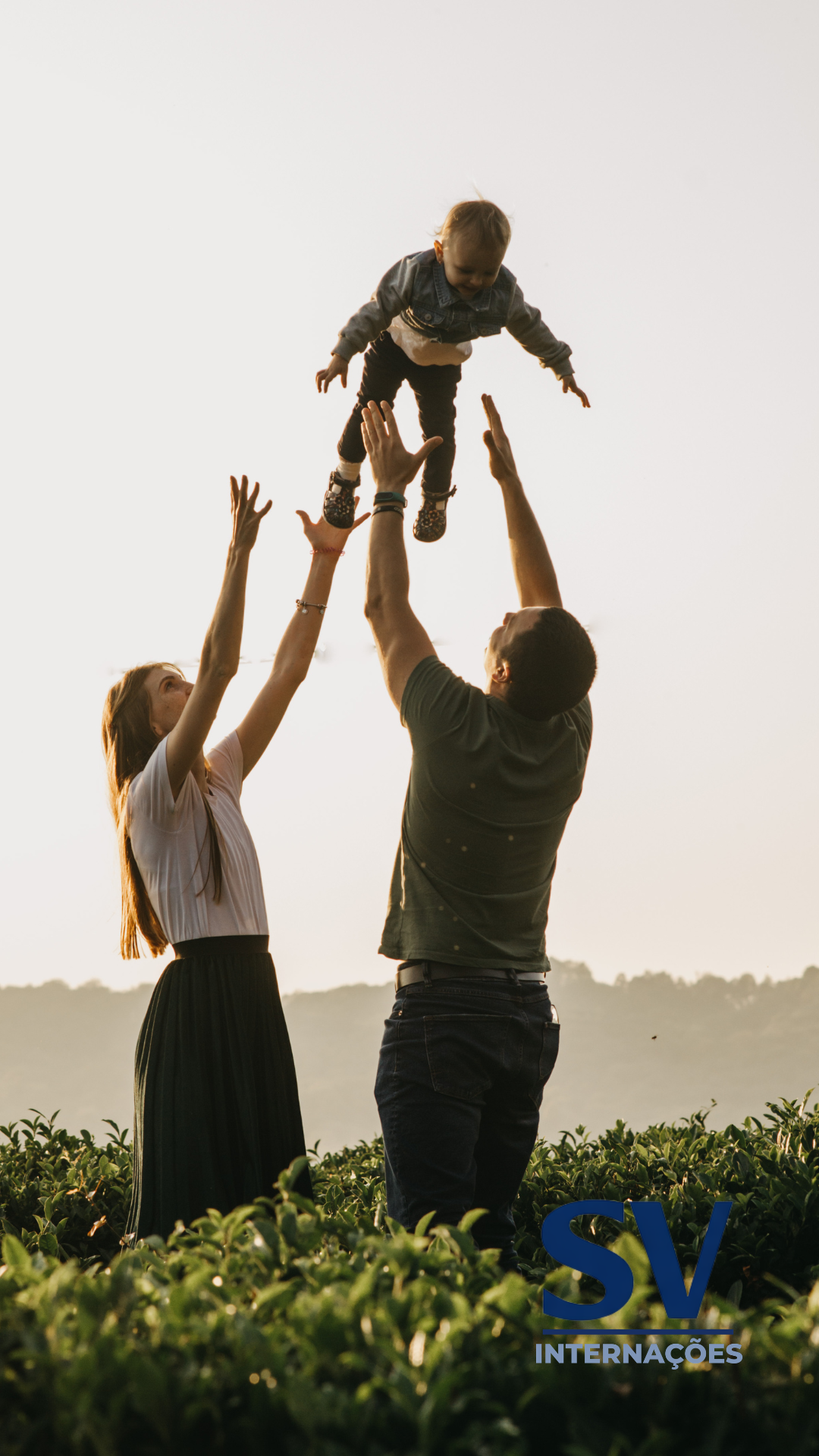 Mãos unidas representando apoio e acolhimento na SV Internações